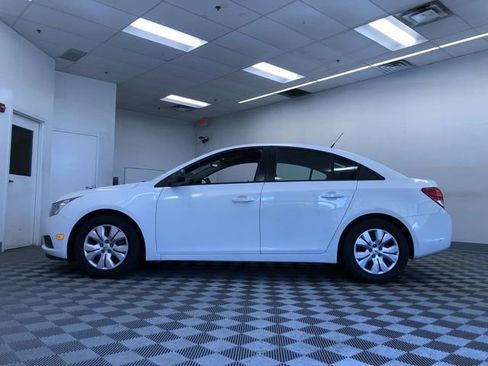 Used 2013 Chevrolet Cruze LS FWD image 12