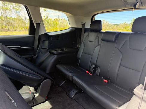 Used 2025 Kia Telluride S image 7