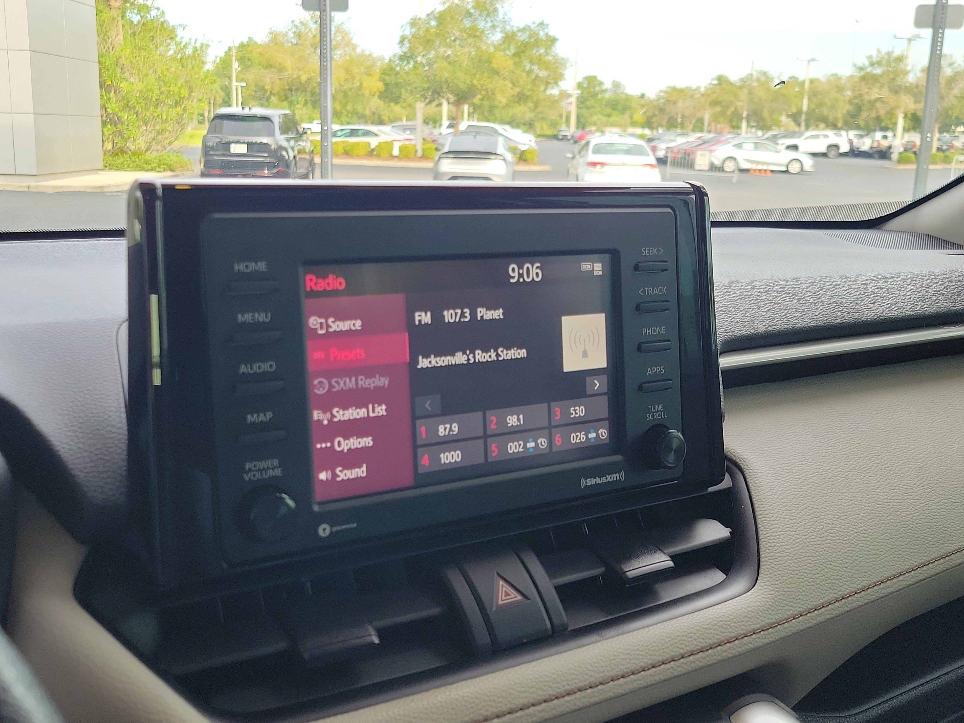 Used 2022 Toyota RAV4 XLE w/ Convenience Package FWD image 21