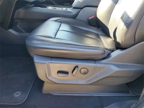 Used 2024 Ford Expedition Max XLT image 19