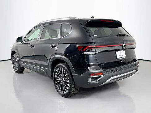 New 2025 Volkswagen Taos SE image 6