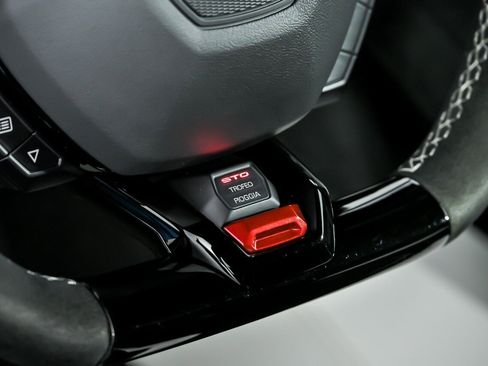 Used 2022 Lamborghini Huracan STO RWD image 25