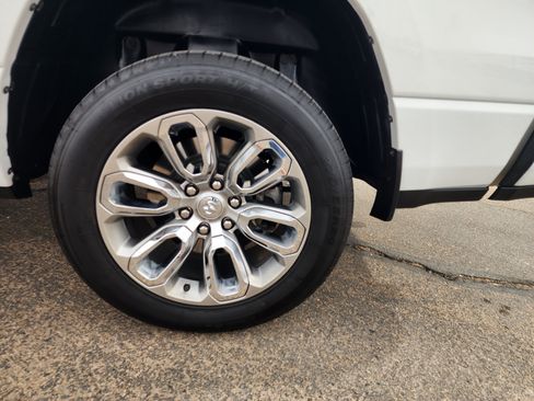 Used 2023 RAM 1500 Laramie AWD/4WD image 9