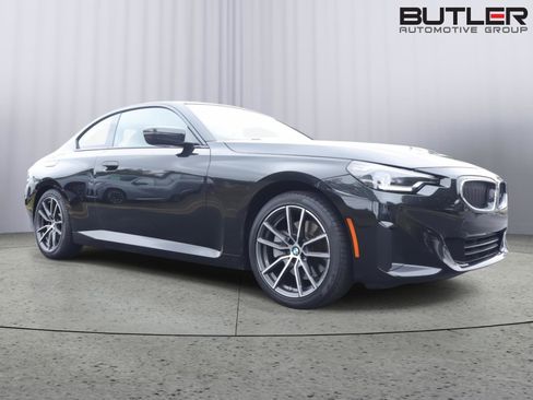 Used 2024 BMW 230i xDrive Coupe w/ Convenience Package AWD/4WD image 3