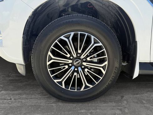 Used 2025 Nissan Armada SL w/ Captain's Chari Seat Package AWD/4WD image 9