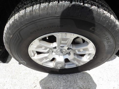 Used 2018 Nissan Titan SV w/ SV Convenience Package image 13