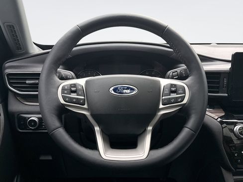 Used 2022 Ford Explorer Limited w/ Equipment Group 301A AWD/4WD image 12