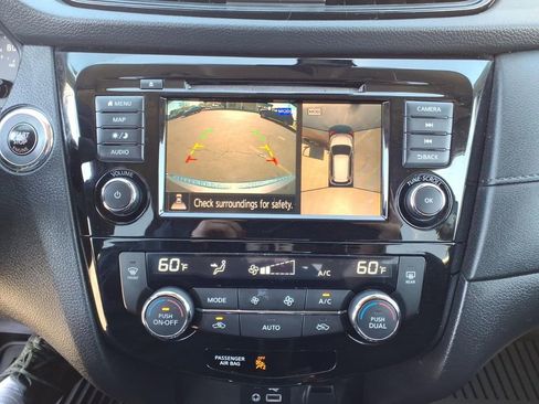 Used 2019 Nissan Rogue SV w/ Premium Package image 13