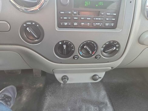 Used 2006 Ford Expedition XLT image 14