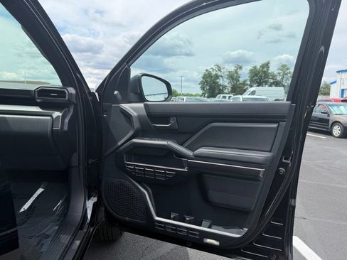 Used 2025 Toyota 4Runner SR5 AWD/4WD image 23