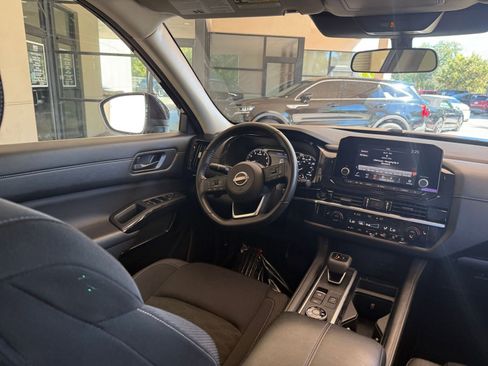 Used 2025 Nissan Pathfinder SV image 28