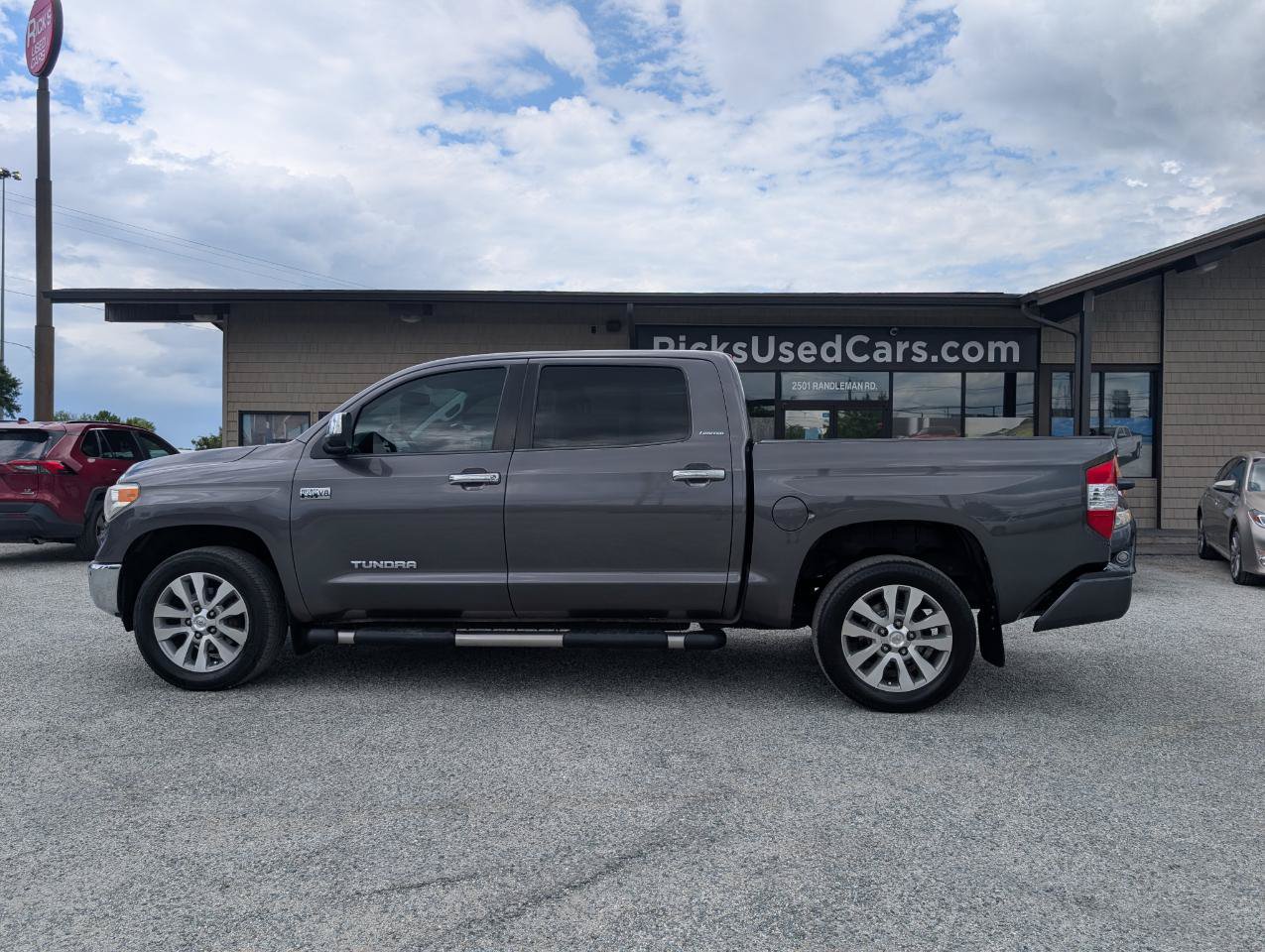 Used 2017 Toyota Tundra Limited w/ Limited Premium Package RWD image 11