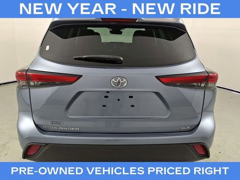Certified 2022 Toyota Highlander XLE image 6