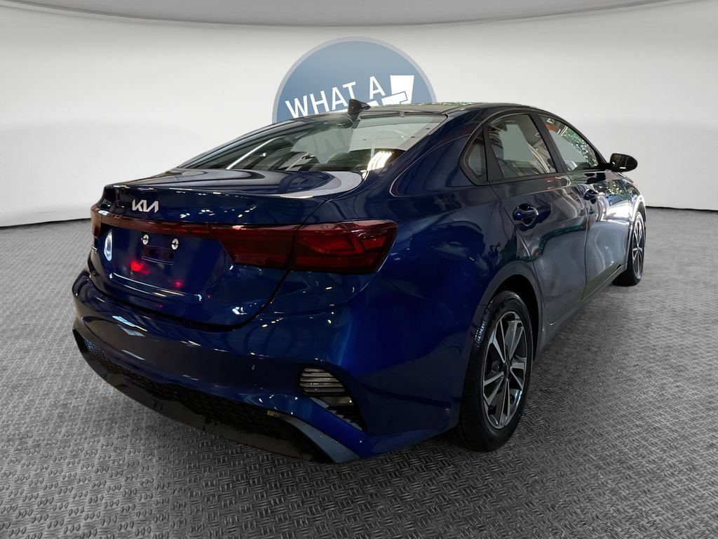 Used 2024 Kia Forte LXS FWD image 3