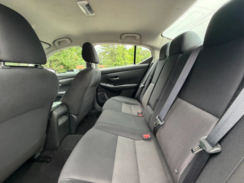 Used 2022 Nissan Sentra SV FWD image 17