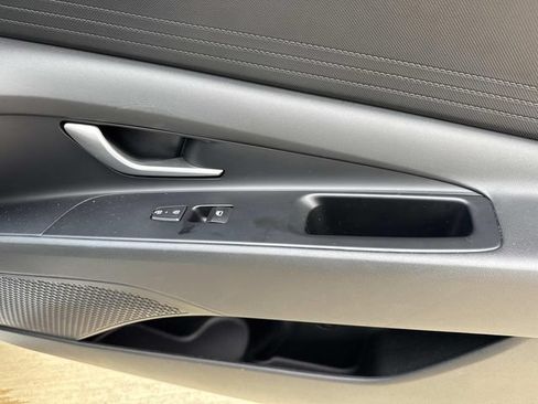 Used 2025 Hyundai Elantra SE FWD image 14