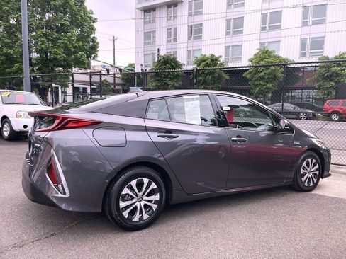 Used 2020 Toyota Prius Prime Limited FWD image 9