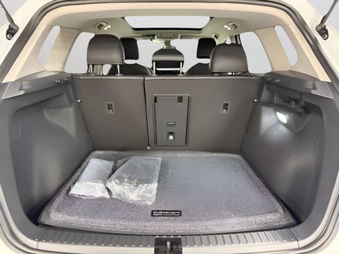 New 2026 Volkswagen Taos SEL image 9