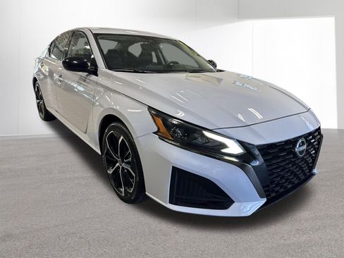 Certified 2024 Nissan Altima 2.5 SR FWD image 11
