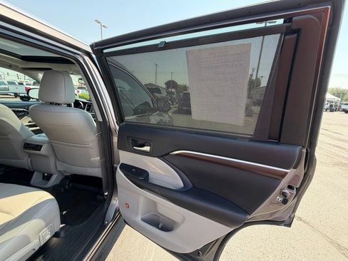 Used 2016 Toyota Highlander Limited Platinum AWD/4WD image 42