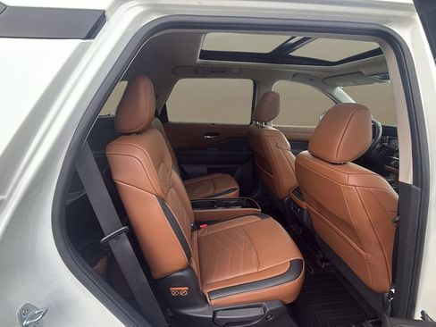 Used 2022 Nissan Pathfinder Platinum w/ Cargo Package image 15