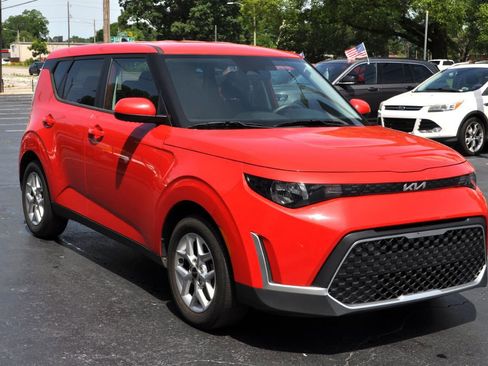 Used 2024 Kia Soul LX w/ Option Group 015 FWD image 4