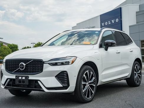 Certified 2023 Volvo XC60 T8 Plus w/ Climate Package AWD/4WD image 3