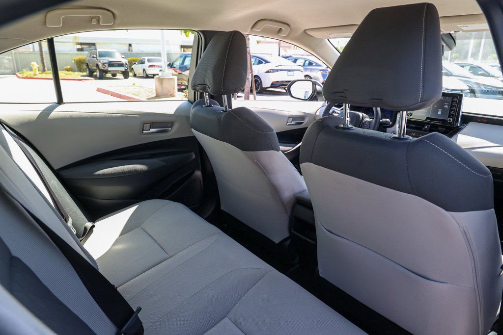 Used 2020 Toyota Corolla LE FWD image 17