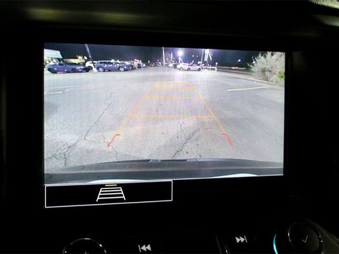 Used 2023 GMC Acadia SLE w/ Driver Convenience Package image 16