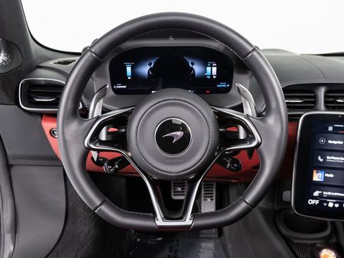 Used 2025 McLaren Artura Spider image 17