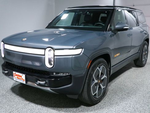 Used 2024 Rivian R1S Adventure AWD/4WD image 30