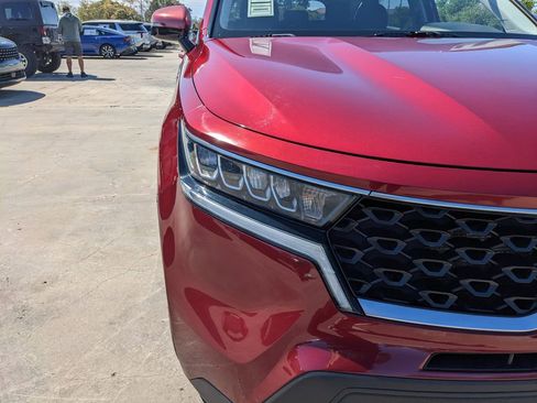 Used 2021 Kia Sorento LX image 10