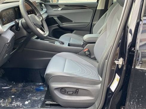 New 2026 Volkswagen Tiguan SE image 12