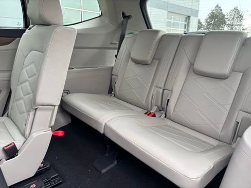 Used 2024 Volkswagen Atlas SE image 11