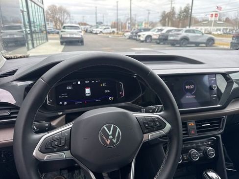 Used 2022 Volkswagen Taos SEL image 20