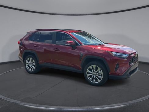 Used 2022 Toyota RAV4 XLE Premium FWD image 2