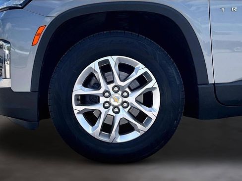 Used 2023 Chevrolet Traverse LS FWD image 10