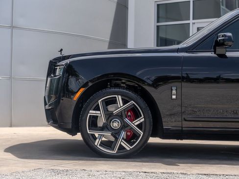 Certified 2025 Rolls-Royce Cullinan Black Badge w/ Leather Finishing Pack AWD/4WD image 17