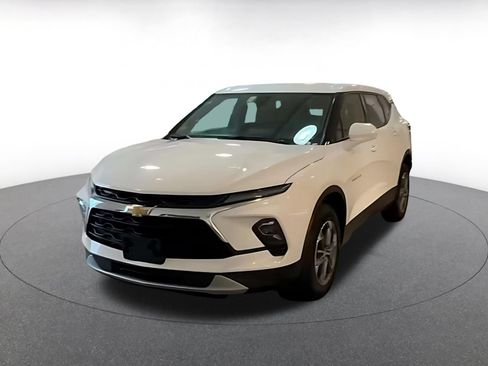 Used 2025 Chevrolet Blazer LT FWD image 8