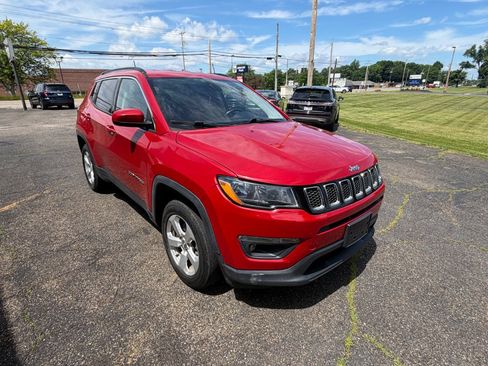 Used 2019 Jeep Compass Latitude w/ Cold Weather Group AWD/4WD image 7