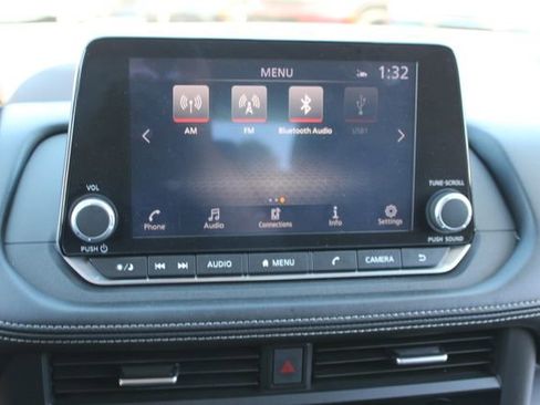 Used 2023 Nissan Rogue SV image 25