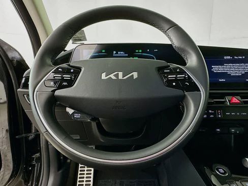 Used 2024 Kia Niro EX Touring image 16