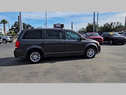 Used 2019 Dodge Grand Caravan SXT image 32