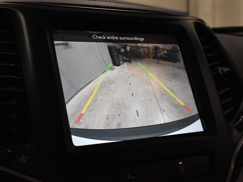 Used 2021 Jeep Cherokee Latitude Lux w/ Sun & Sound Group image 19