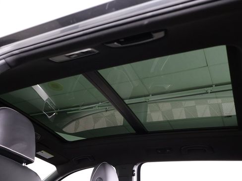 Used 2022 Volkswagen Tiguan SE R-Line image 20