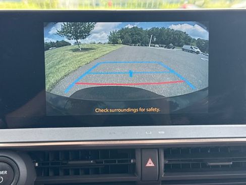 Used 2024 Toyota Prius Prime FWD image 28