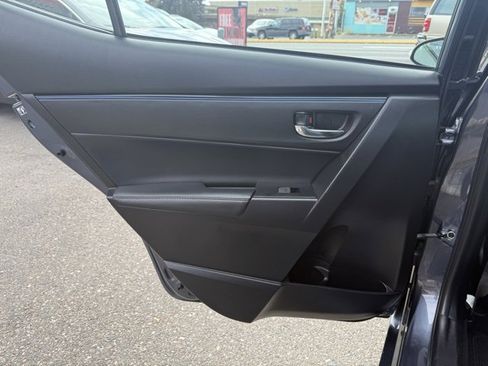 Used 2017 Toyota Corolla SE image 16