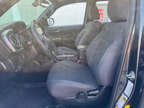 Used 2018 Toyota Tacoma TRD Sport AWD/4WD image 14