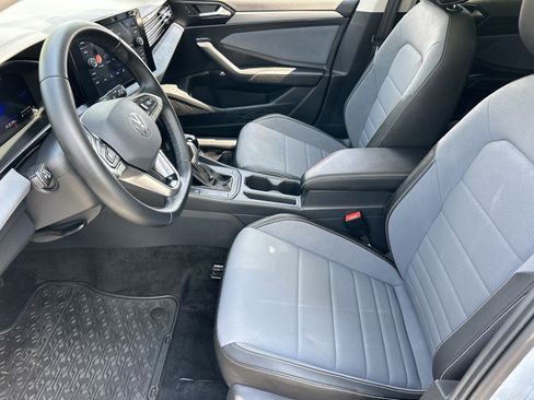 Used 2025 Volkswagen Jetta SE FWD image 17