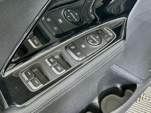 Used 2022 Kia Niro EX FWD image 15